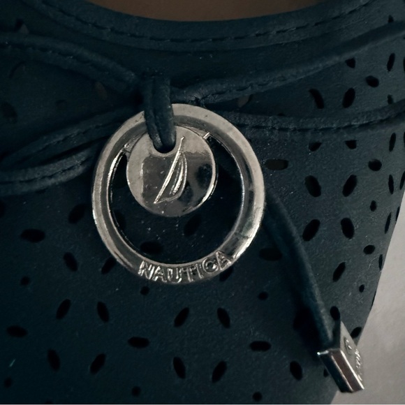 NEW Nautica Perforated Ballet Flats Bow & Silver Branded Charm Blue Size 9.5 - Picture 3 of 10